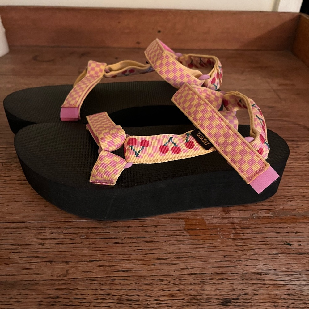 Teva Universal Flatform Sandal